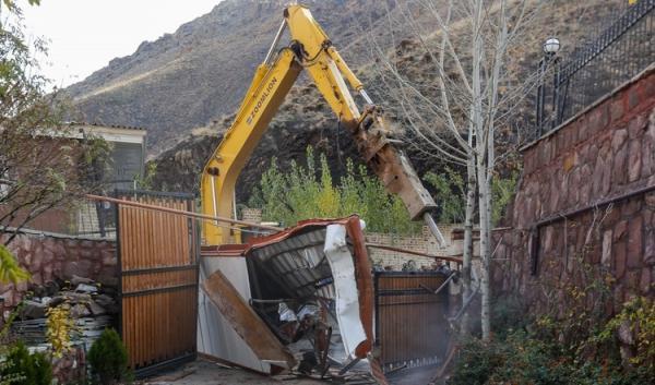 دادستان فیروزکوه: ویلای میلیاردی مسئول سابق و یک مسئول فعلی دادستان فیروزکوه: ویلای میلیاردی مسئول سابق و یک مسئول فعلی تخریب شد