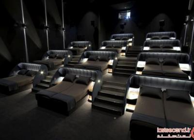 سالن سینمای عجیبی که بیشتر شبیه به اتاق خواب است!