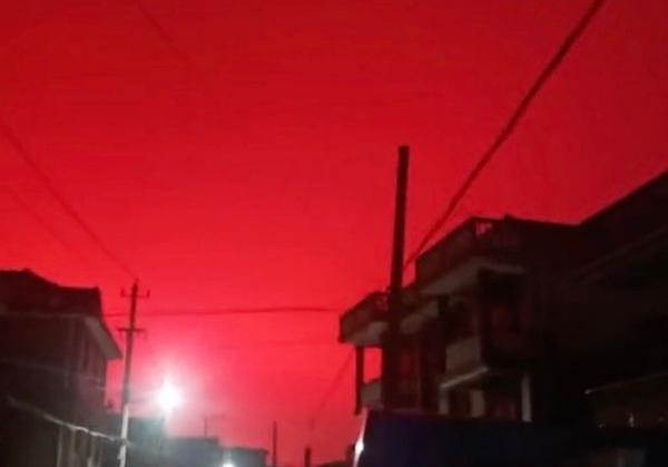 ماجرای عجیب آسمان قرمز یک شهر