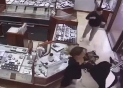 دزدان جواهرات از طریق فروشندگان کتک خوردند!
