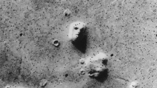 سردرآوردن چهره های عجیب در خاک مریخ!، عکس