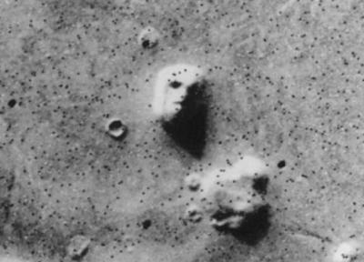 سردرآوردن چهره های عجیب در خاک مریخ!، عکس